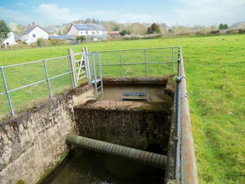 10.-Outflow-sluice