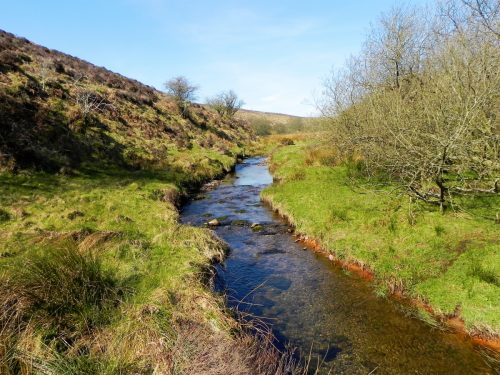 12.-Flowing-below-Moorhouse-Ridge-2