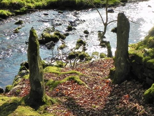 12.-Stone-gate-posts-near-Robbers-Bridge-3