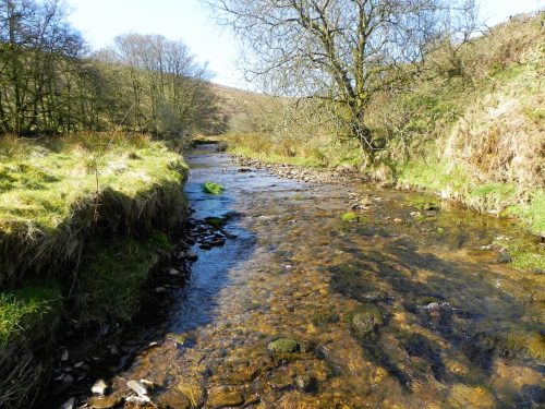 17.-Flowing-below-Moorhouse-Ridge-2