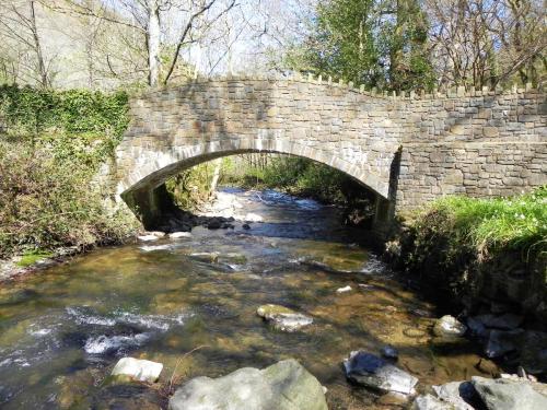 18.-Heddon-Mouth-Stone-Bridge-upstream-arch-2