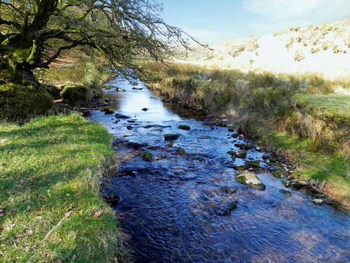 19.-Flowing-below-Moorhouse-Ridge-2