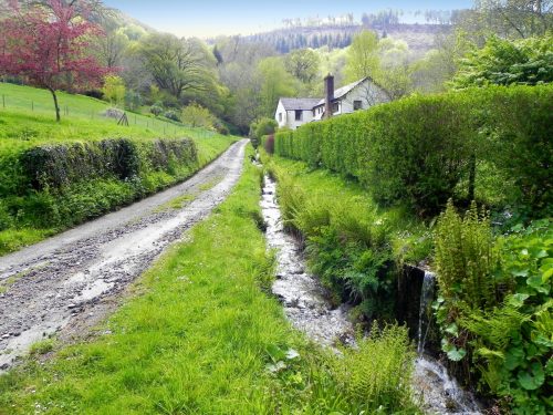 21.-Flowing-through-Comberow-17