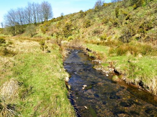 22.-Flowing-below-Moorhouse-Ridge-2