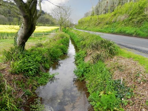 23.-Looking-upstream-from-recreation-Field-Accommodation-Bridge-2