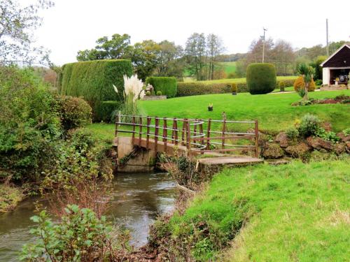 23.-Wellisford-ROW-footbridge-upstream-face-2