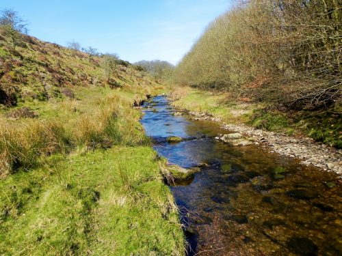 29.-Flowing-below-Moorhouse-Ridge-2