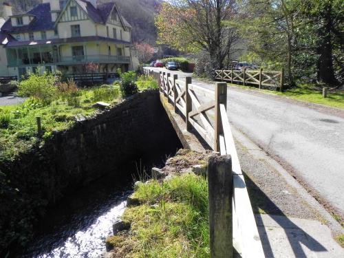 3.-Martinhoe-Bridge-downstream-face-2