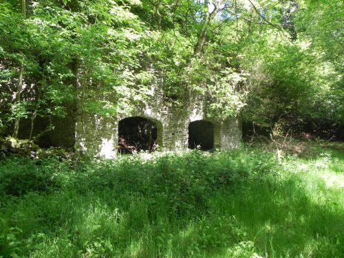 3.-Ruined-building-near-Ragstone-Cottages-2