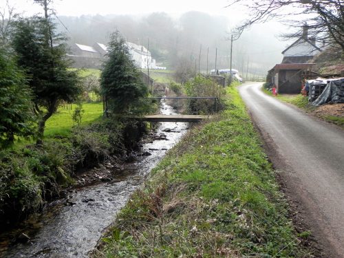 31.-Looking-upstream-to-Snowdrop-Cottage-Footbridge-2