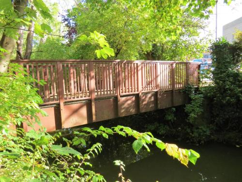 31.-Mill-Stream-bus-station-footbridge-upstream-face-2