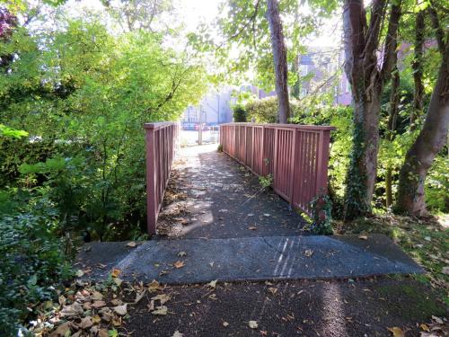 32.-Mill-Stream-bus-station-footbridge-2