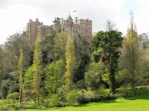 33.-Dunster-Castle-from-the-River-Avill-2