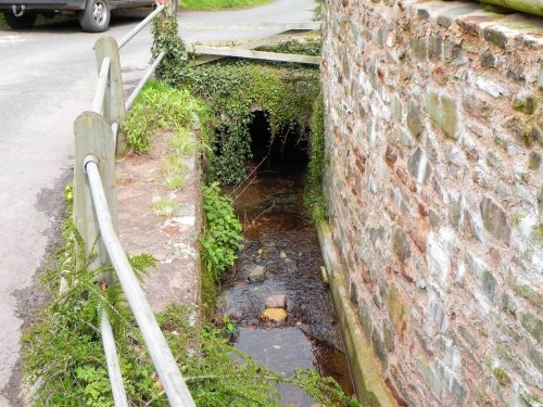 35.-Flowing-down-Stoney-Street-2