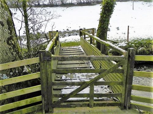 37.-Edgcott-Farm-footbridge-B-3