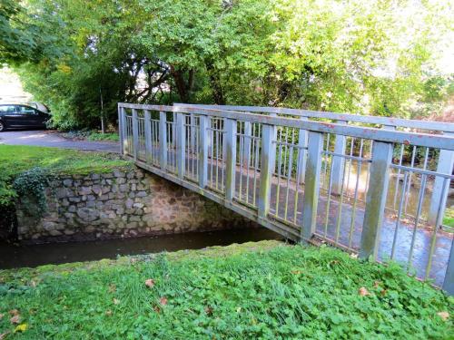 4.-Car-park-footbridge-upstream-face-2