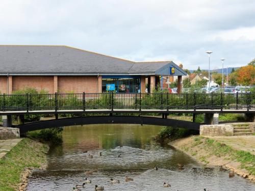 44.Goodlands-Garden-footbridge-upstream-face-2