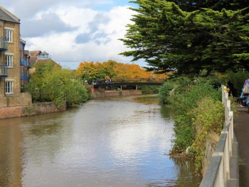 47.-Looking-downstream-to-Brewhouse-Theatre-footbridge-2