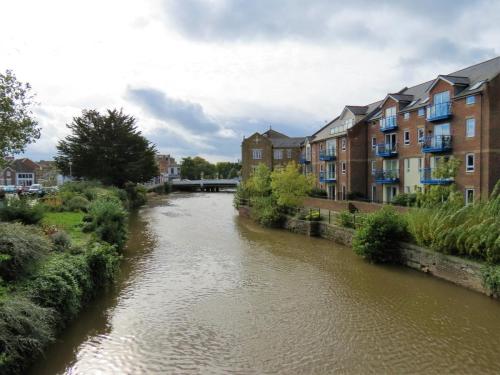 48.-Looking-upstream-from-Brewhouse-Theatre-footbridge-2