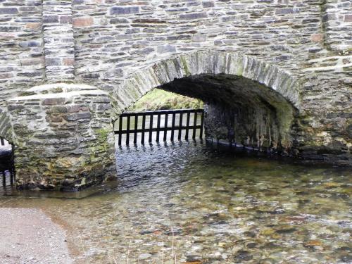 49.-Simonsbath-Bridge-upstream-Arches-2