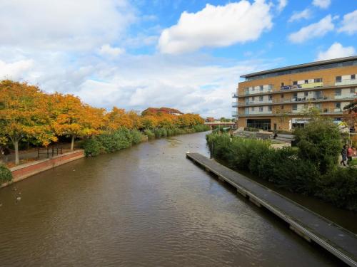 51.-Looking-downstream-from-Brewhouse-Theatre-footbridge-2