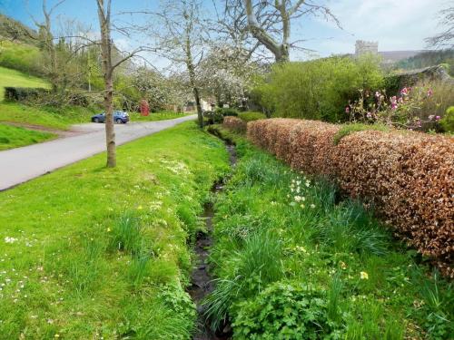 53.-Looking-upstream-from-Slates-Garden-Bridge-2