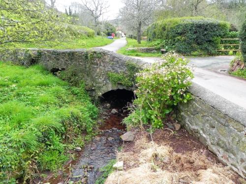 57.-Luccombe-Bridge-downstream-arch-2