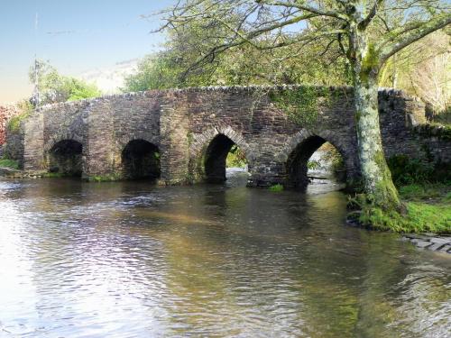 7.-Bury-Bridge-downstream-arches-2