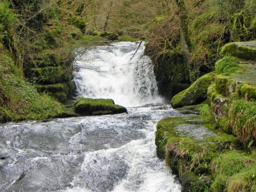 7.-Looking-upstream-from-Hoaroak-Water-Watersmeet-Bridge-2