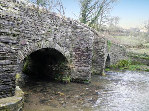 8.-Bury-Bridge-downstream-arches-2