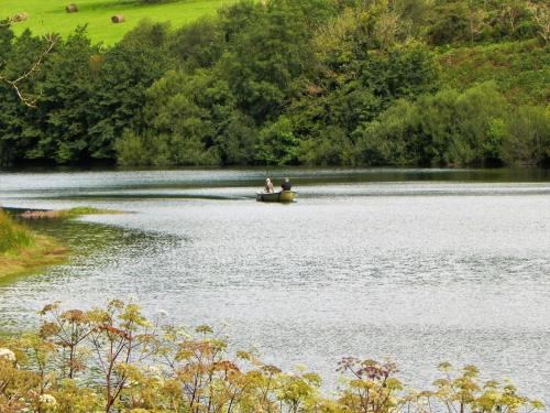 Trout-fishing-Clatworthy-Reservoir-25
